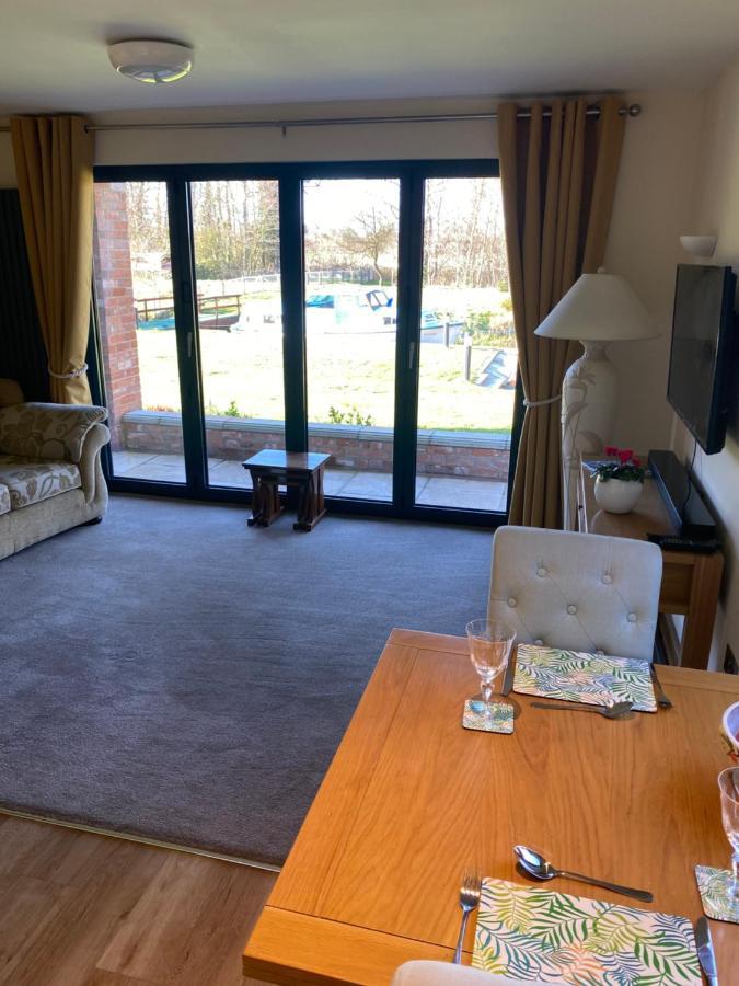 Apartmán Otters End, Near Wroxham Dilham Exteriér fotografie